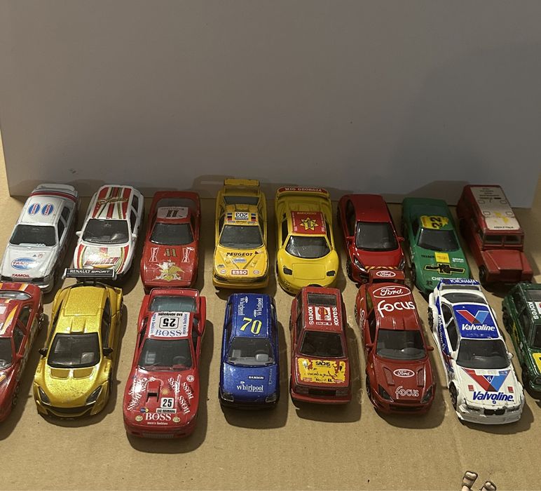 Miniaturas da burago escala 1:43