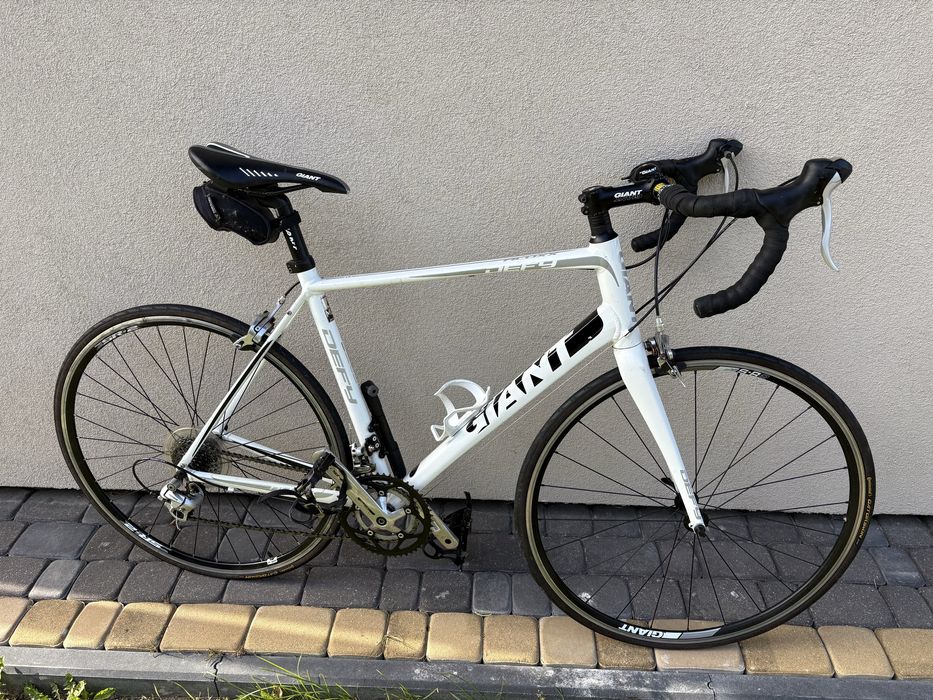 Giant Defy Aluxx rama ML, rower szosowy