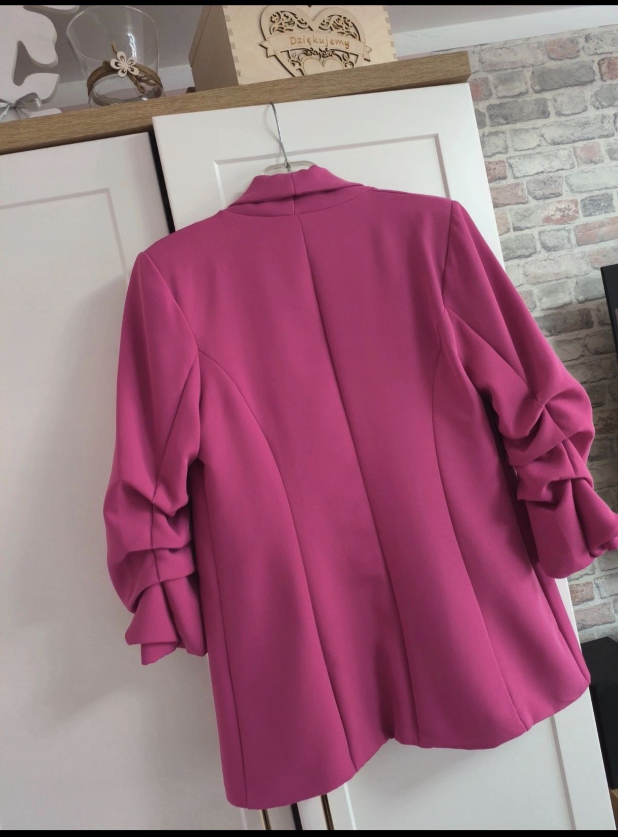 Stylowa marynarka oversize w odcieniu fuksji – Made in Italy