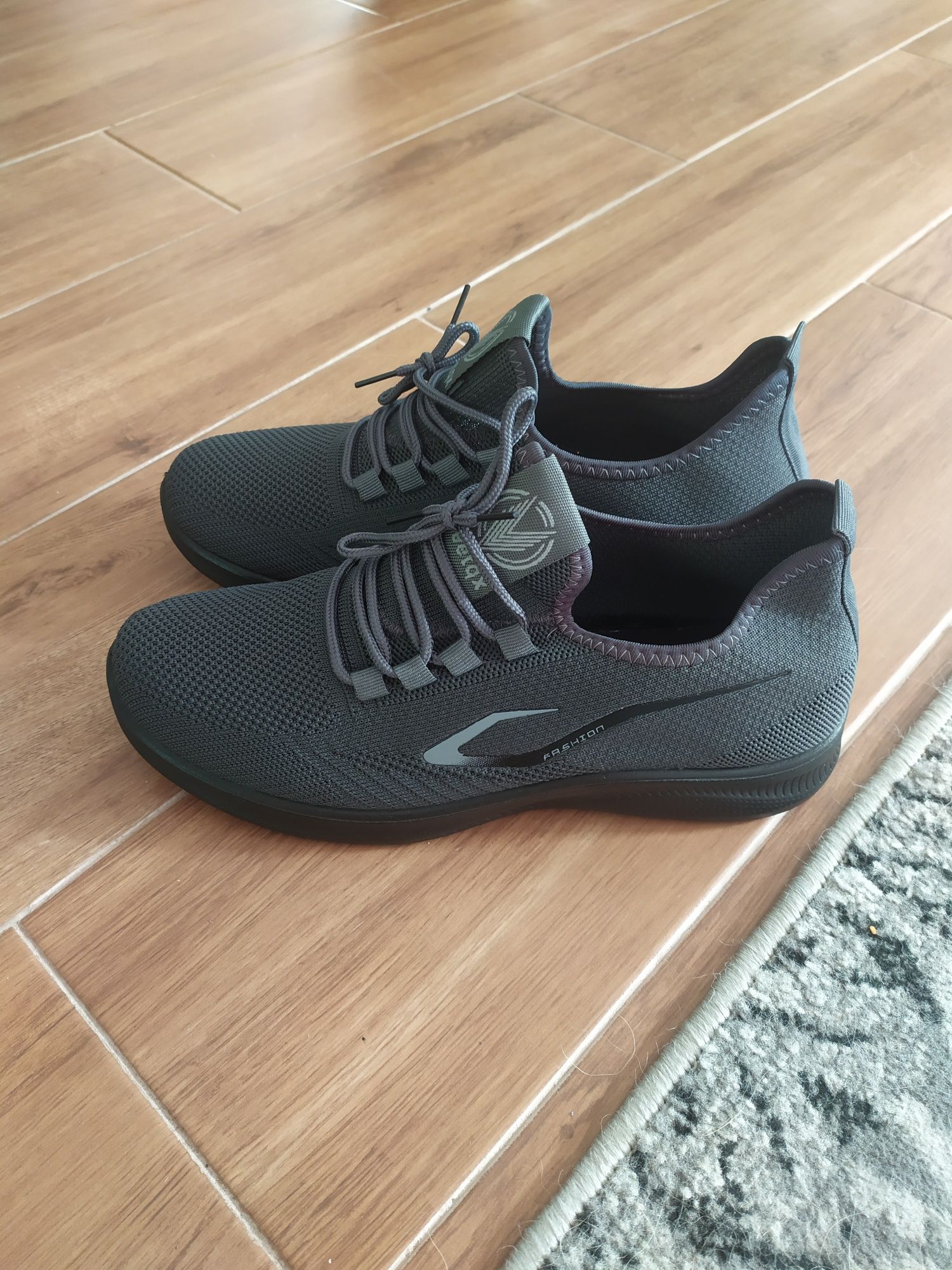 Adidasy Sportowe nowe 43
