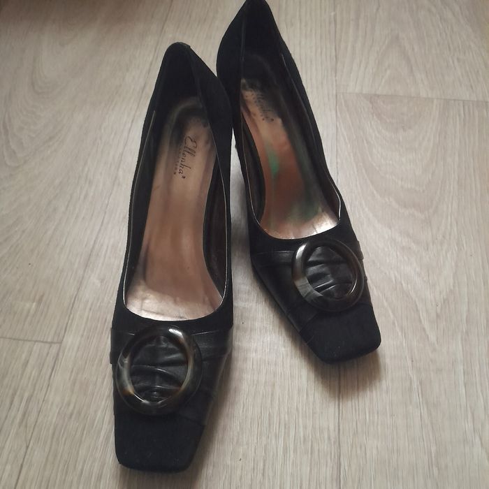 Чёрные замшевые туфли