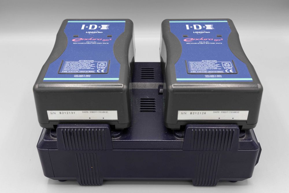 2 baterias IDX E7S + Carregador Duplo