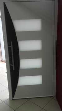 Drzwi aluminiowe panelowe kolor biały + antracyt z szybą mat