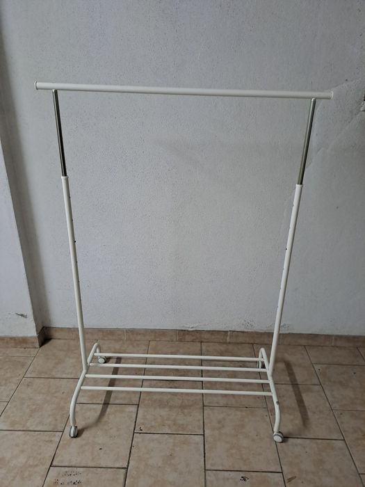 Suporte para cabides IKEA