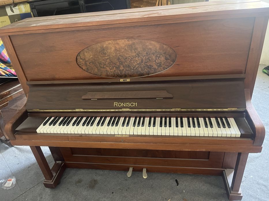 Używane pianino Ronisch transport