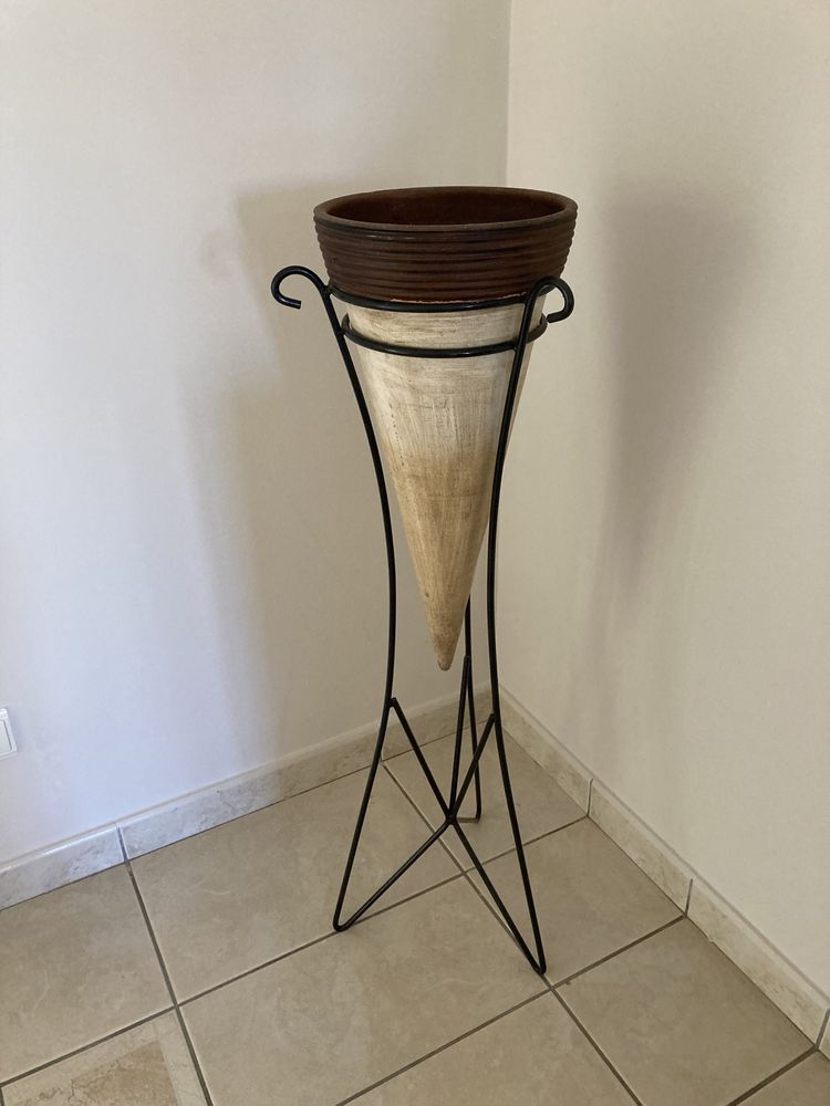 Vaso para plantas com suporte