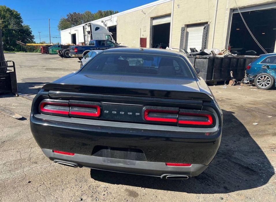 Крышка багажника Dodge Challenger