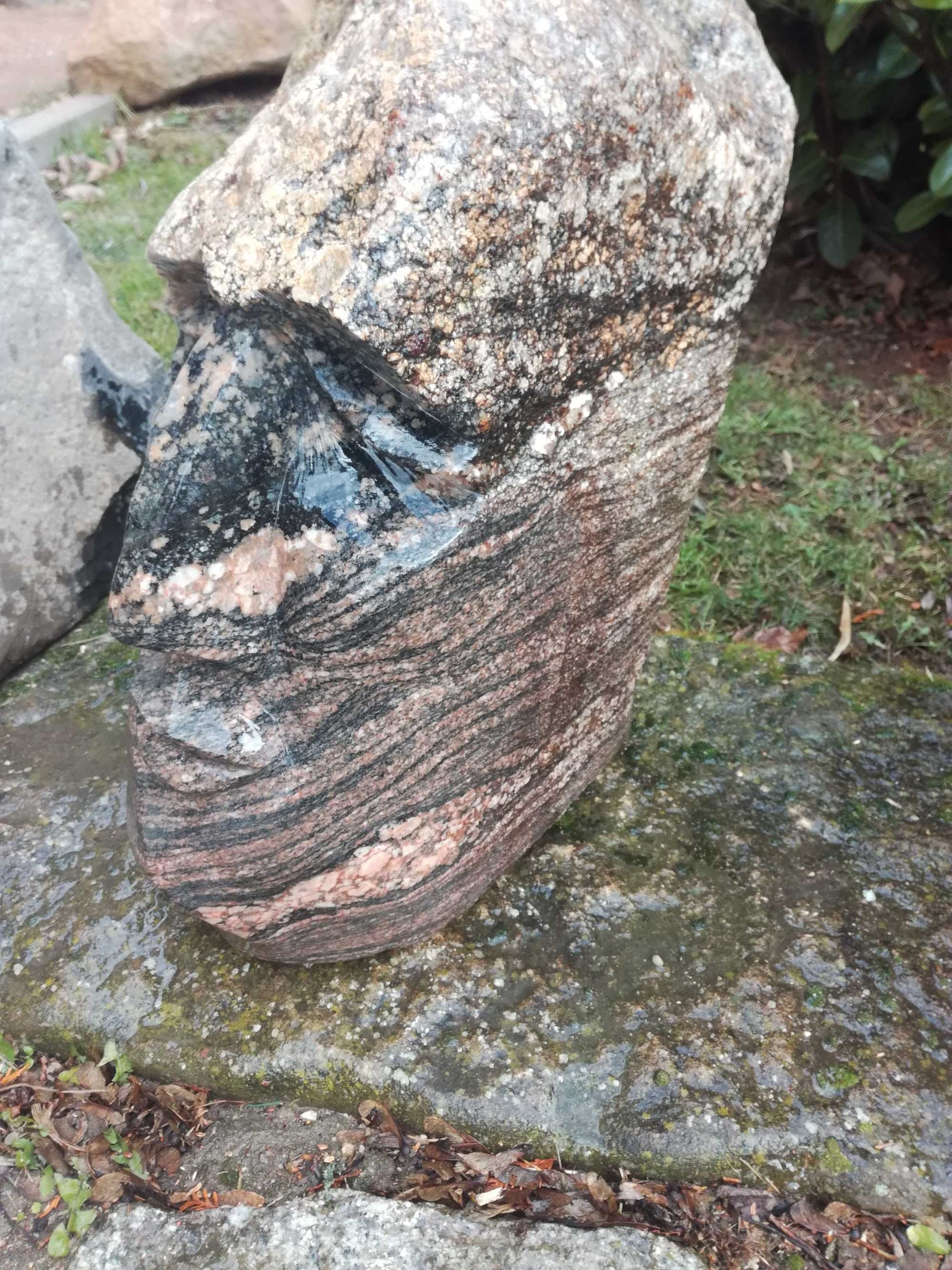 Rzeźba w kamieniu waga-ok 120 kg , wysokość -50 cm x szerokość -50 cm
