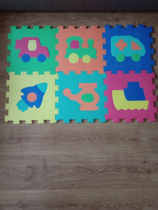 Sprzedam matę piankową 12 szt, puzzle pojazdy i liczby