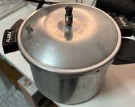 Panela de pressão para fogao a gás  (usada)