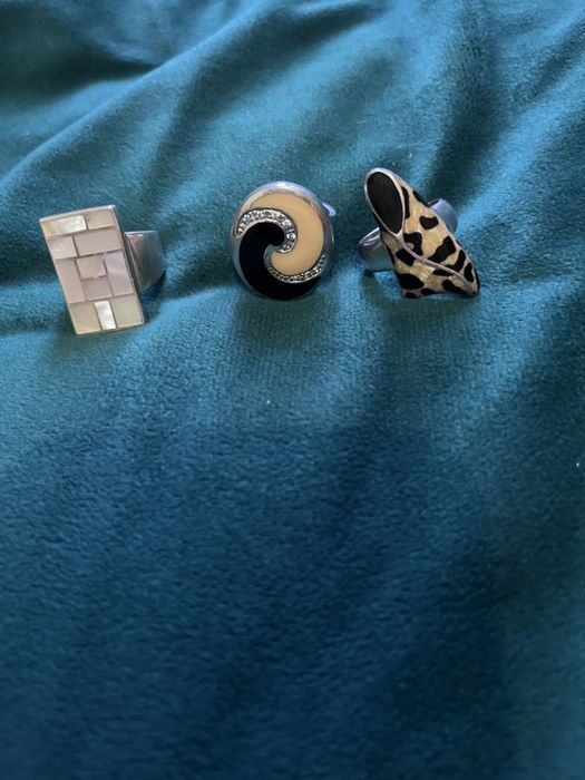 Trzy pierscionki srebrne, duże Apart