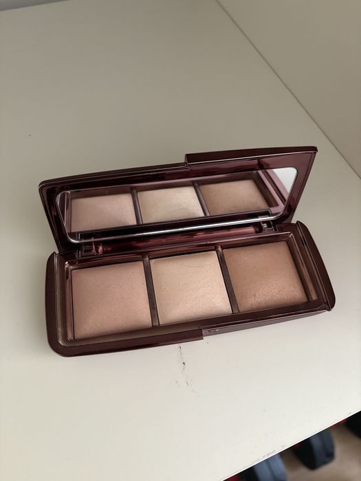 Hourglass paleta ambient lighting