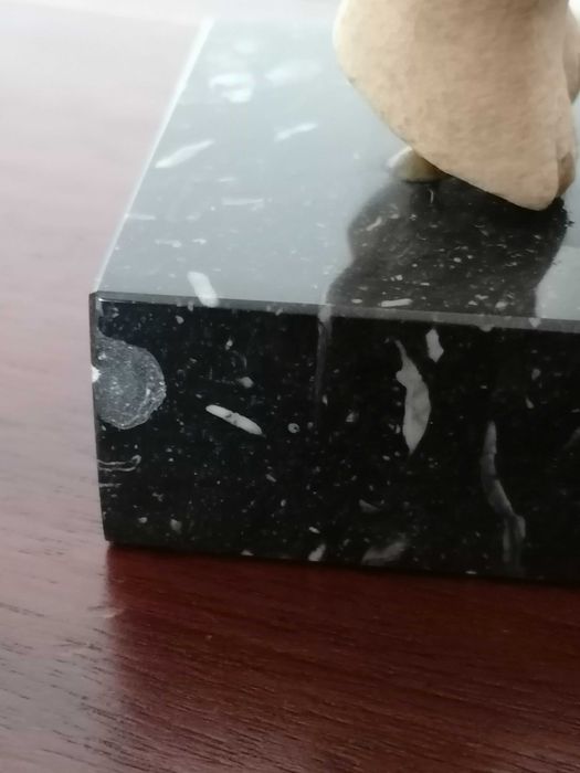 Reprodução de guerreiro da arte cicládica (Ilhas Cíclades no Mar Egeu)