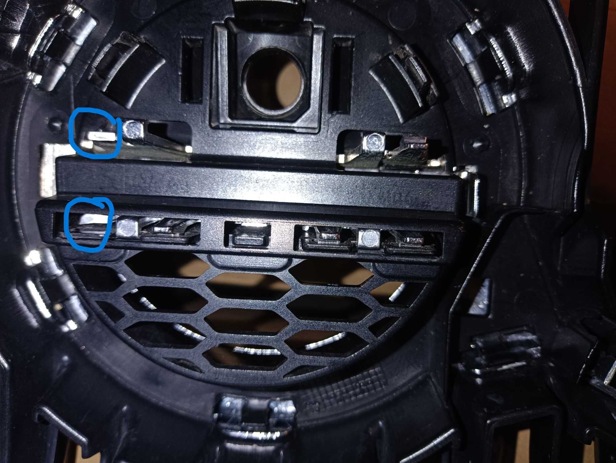 Grill atrapa osłona chłodnicy pod kamerę VOLVO XC60 II oryginalna