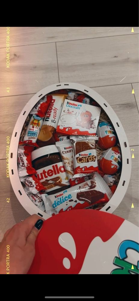 Великий kinder box з цукерками