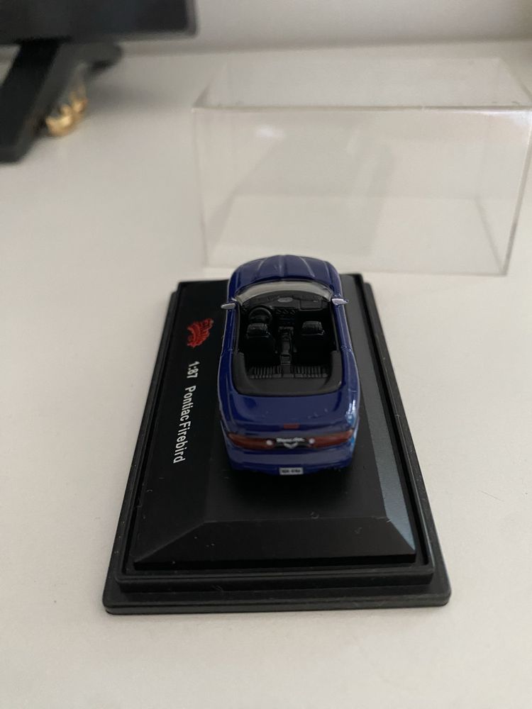 Model Pontiac Firebird skala 1:87