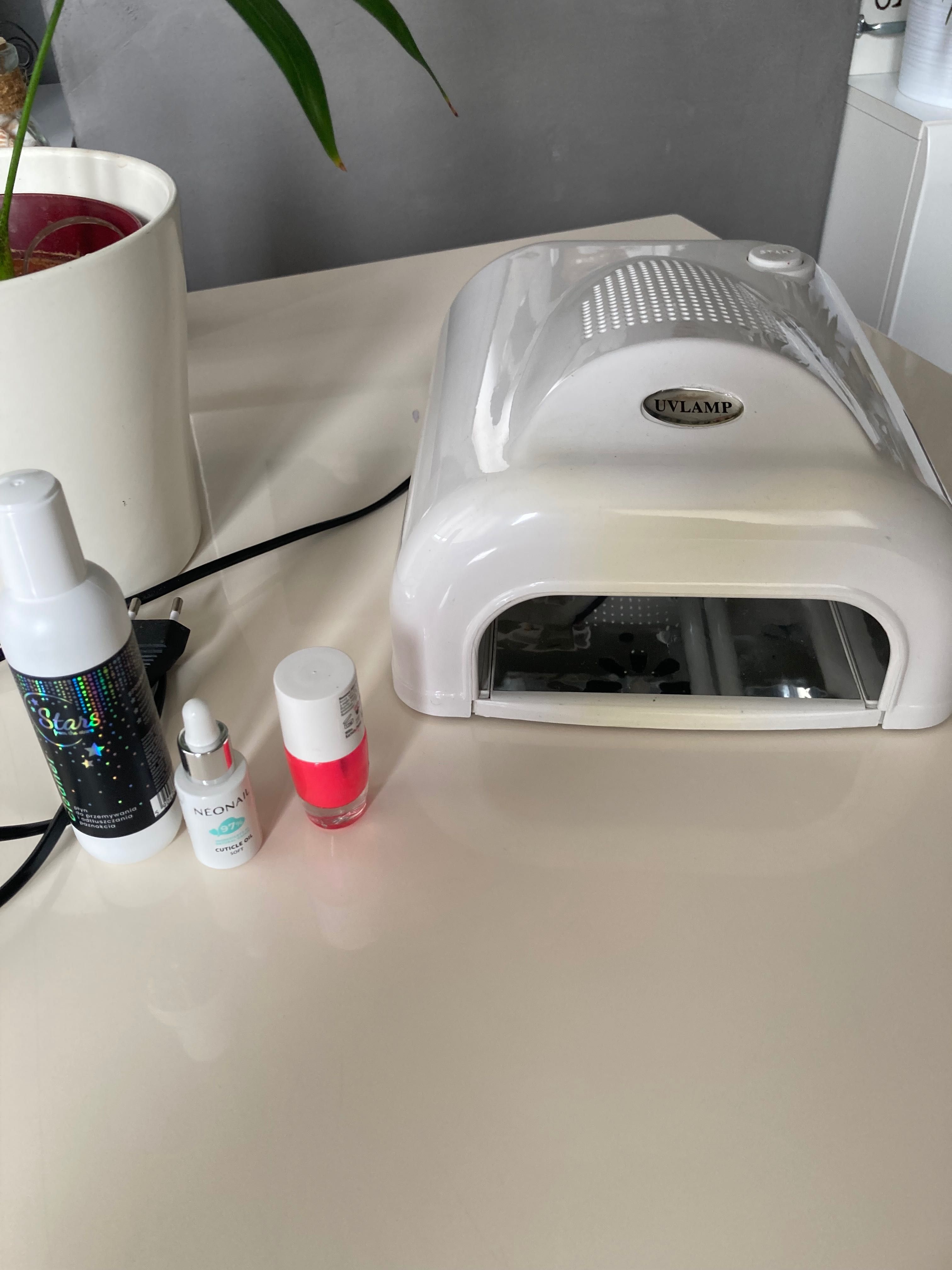 Lampa UV do manicure hybrydowego paznokci