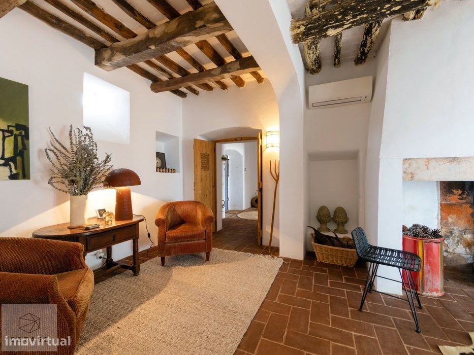 Moradia T3 com piscina e terreno de 2 hectares