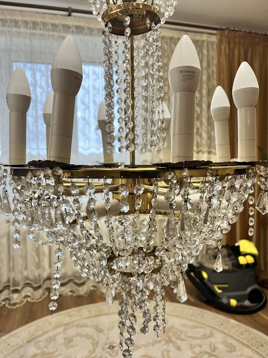 Чеська хрустальна люстра.