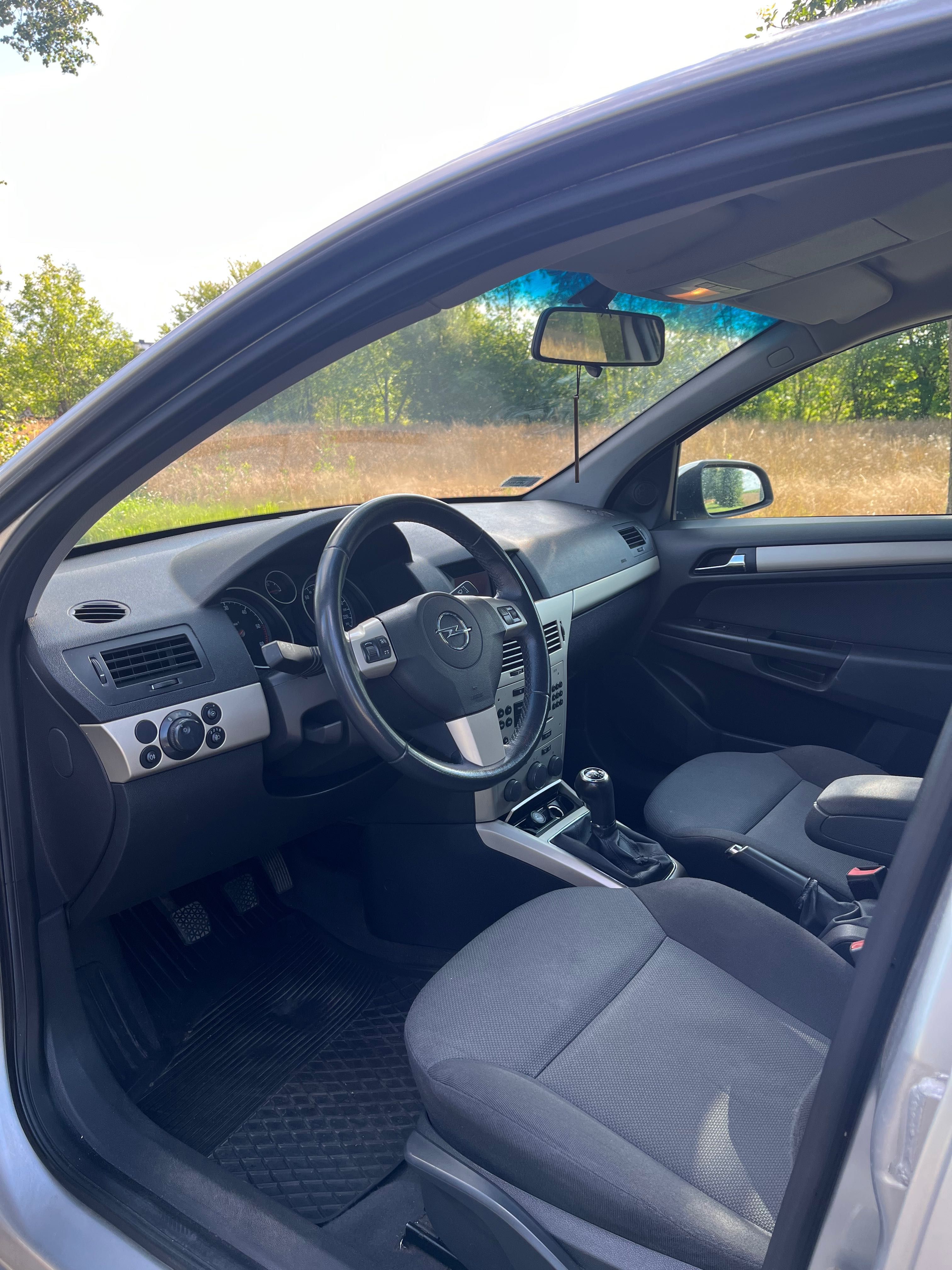 Samochód OPEL ASTRA H 1.3 CTDI