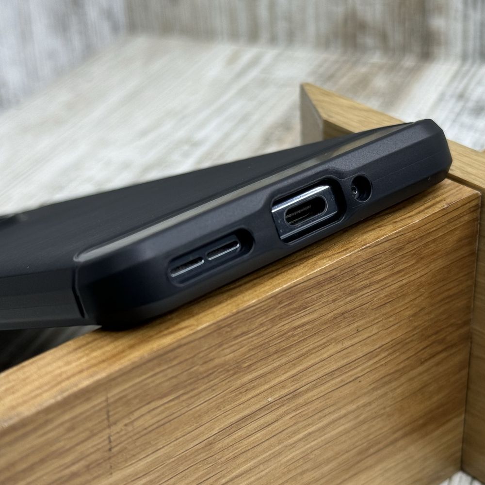 Чехол плотный Carbon TPU на OnePlus 12/ 11/ 1+ 10 Pro и др. Чохол