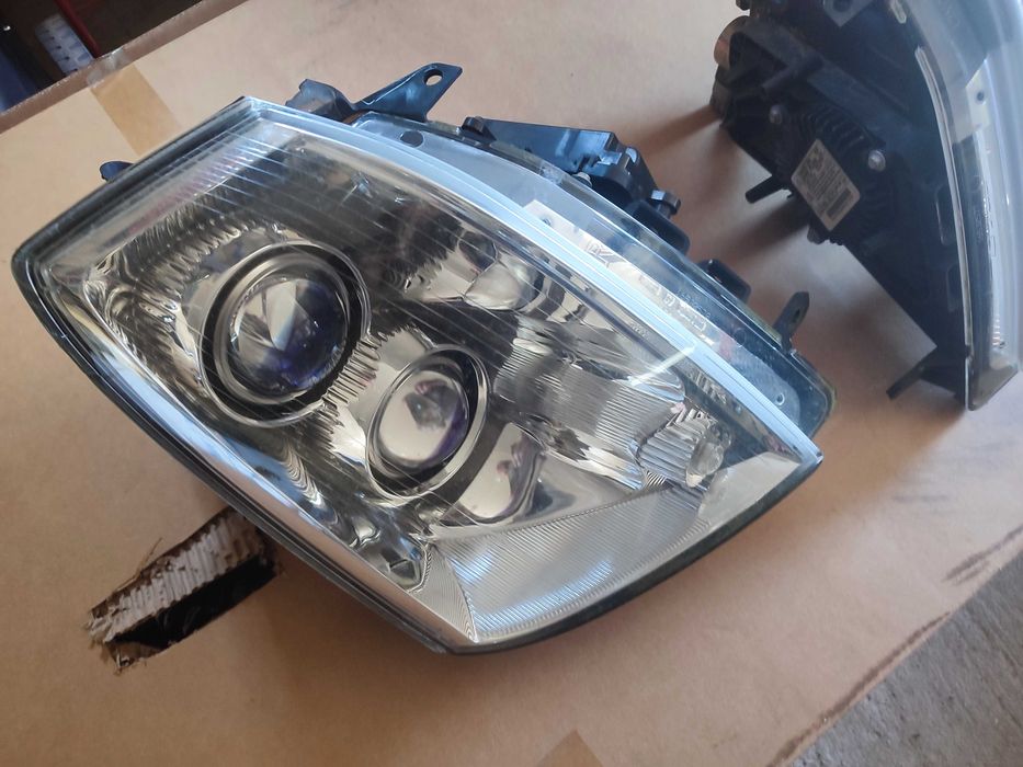 Cadillac STS reflektory przednie xenon para europa 2005-12