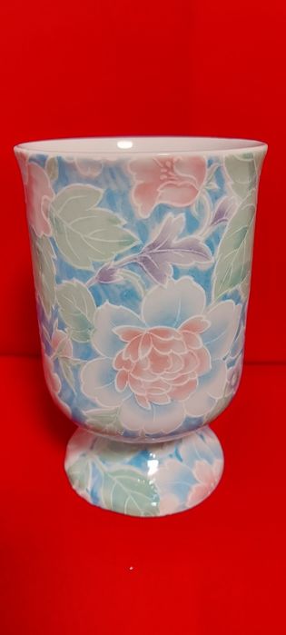 Kubek, filiżanka  z talerzykiem, wzór kwiatowy