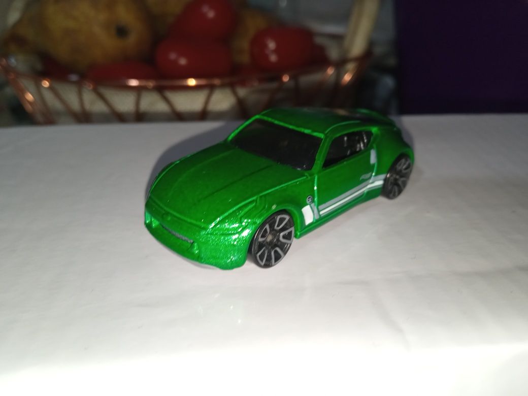 Nissan 370Z hot wheels zielony B