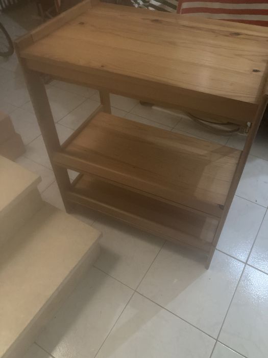 Mesa secretária de computador e teclado