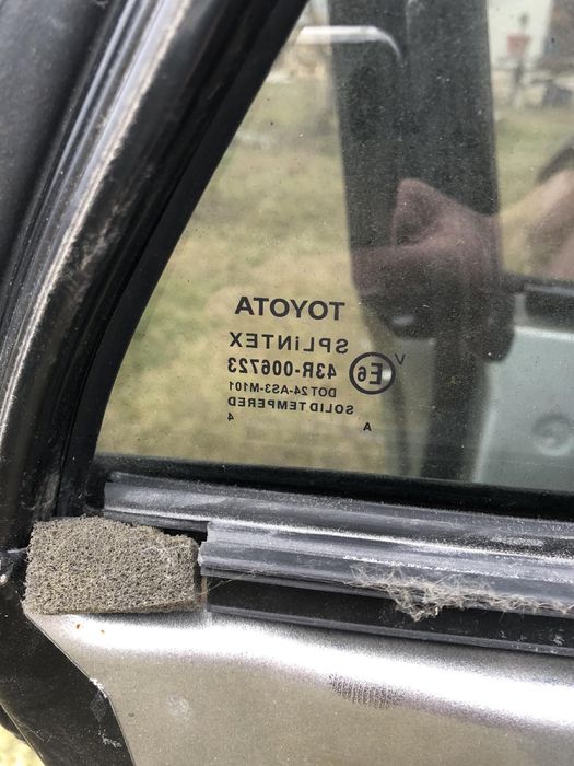 Стекло левой задней двери Toyota Avensis универсал 2009 Тойота Авенсис