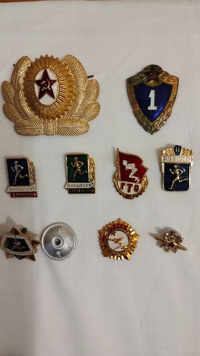 Значки та знаки минулих років