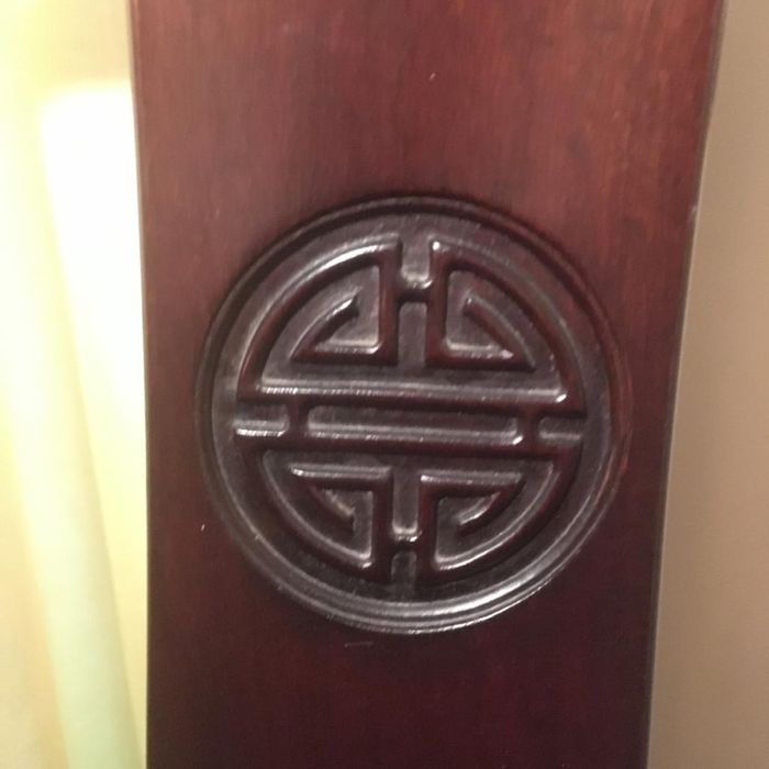 6 Cadeiras e mesa extencivel em Pau Rosa