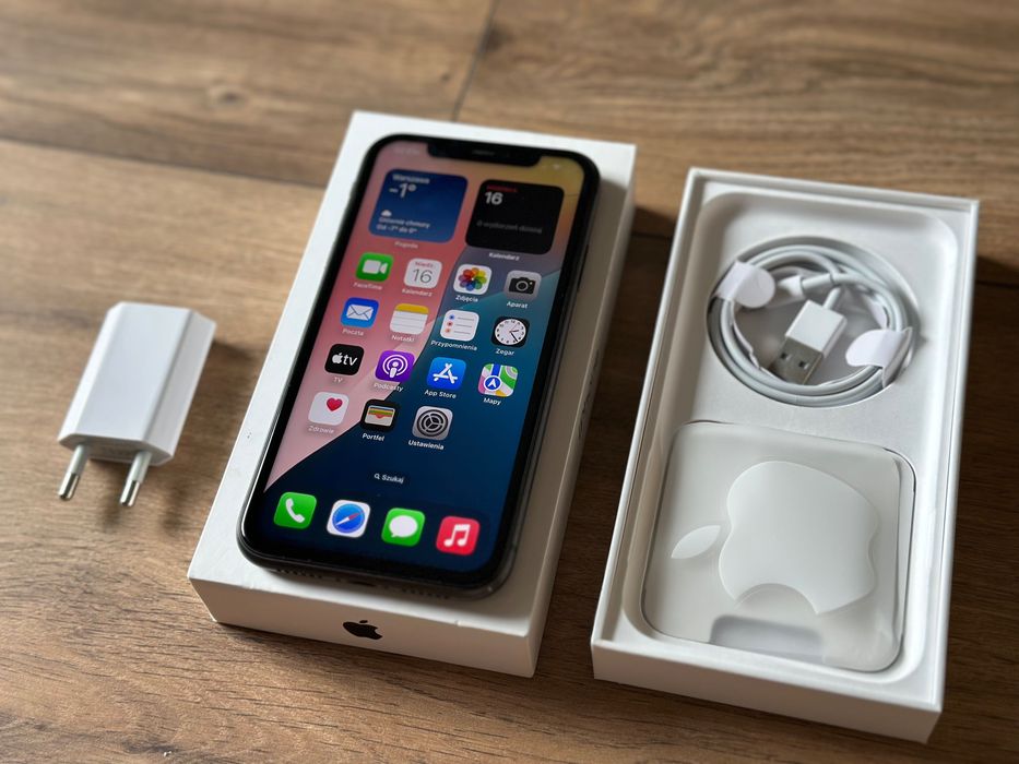 iPhone 11 64GB czarny z ładowarką bateria 92%