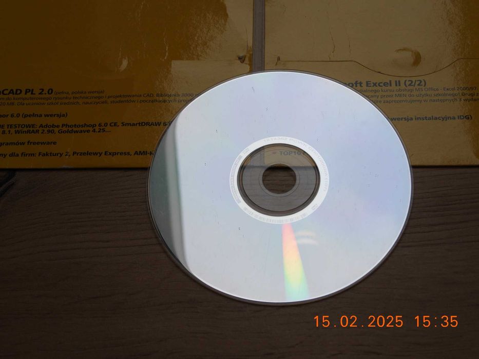 PC WORLD 01/2002  - ViaCAD 2.0 , Znachor 6.0   1 CD