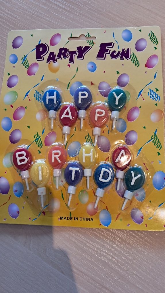 Świeczki literki napis urodzinowe na tort