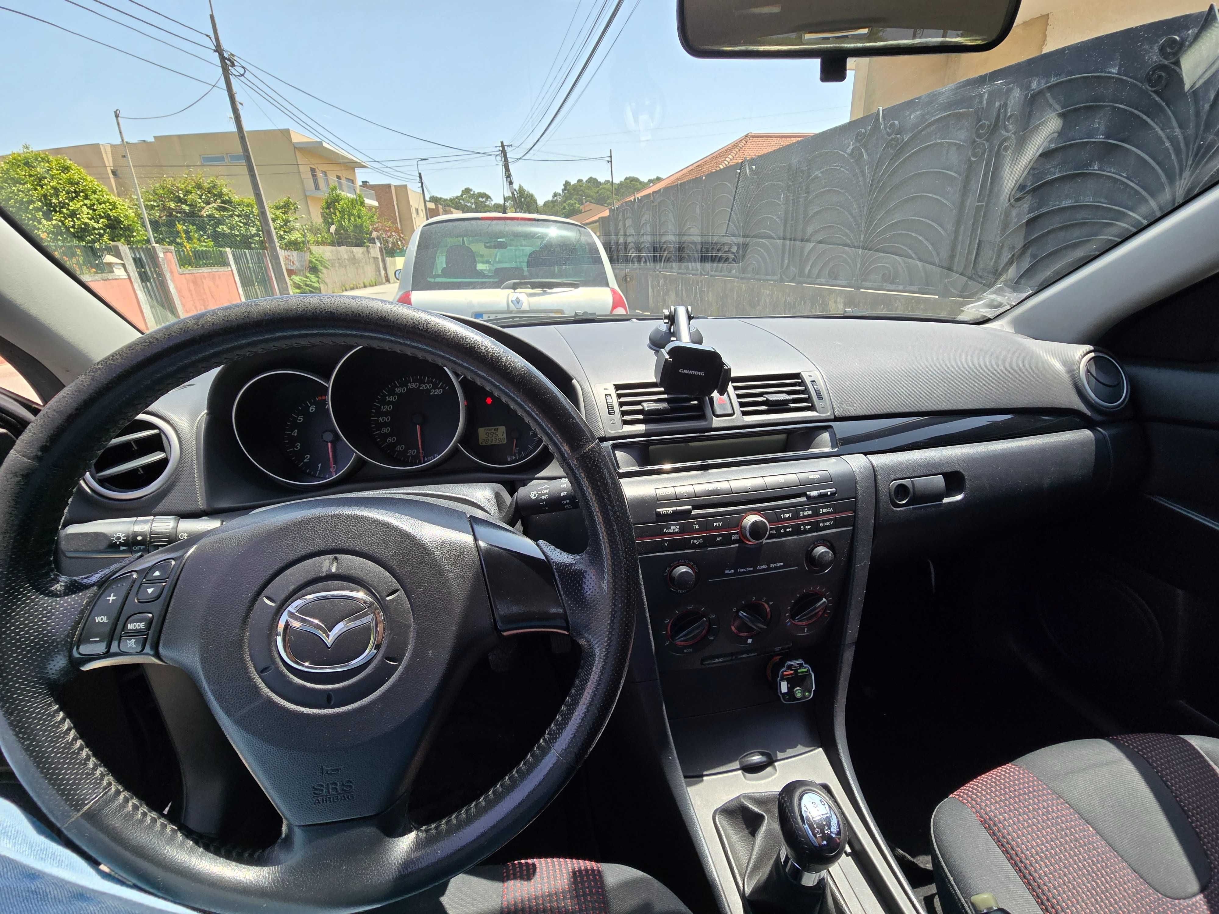 Viatura Mazda 3.