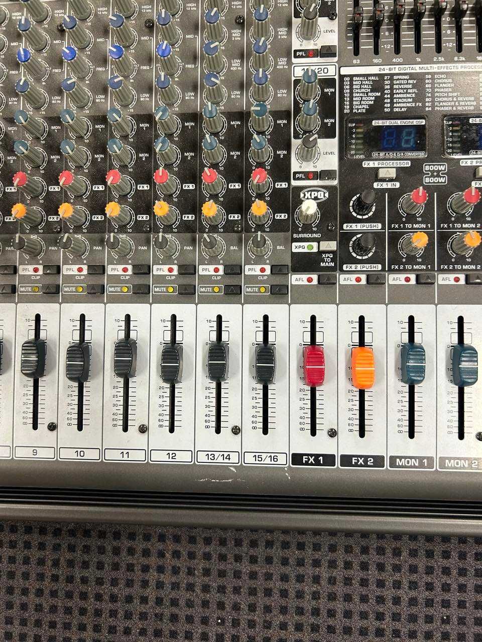 Mesa de mistura  Behringer