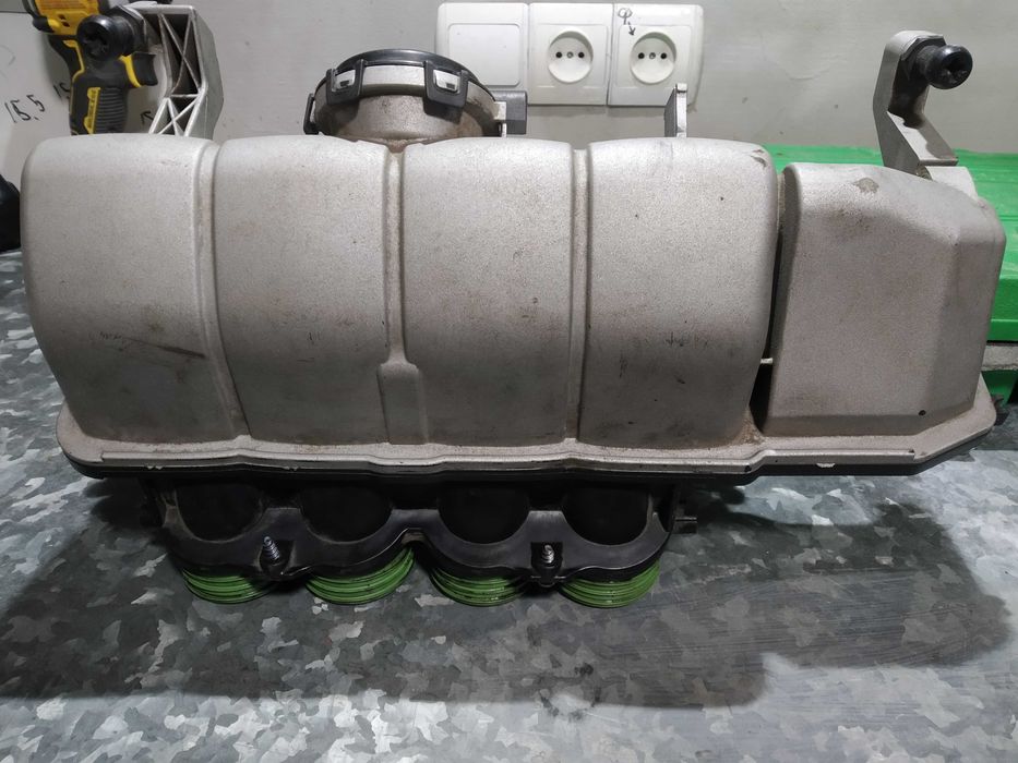 Впускний колектор гольф4 2.0 бензин Azj