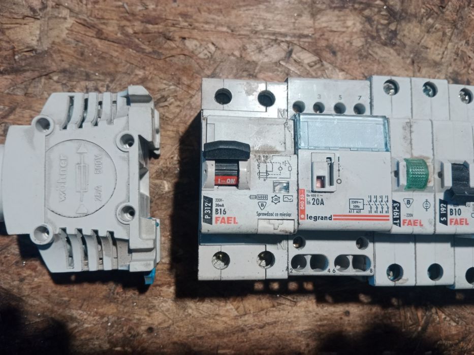 Bezpieczniki Siemens i inne.