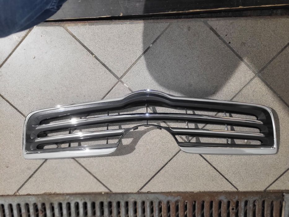 Grill toyota avensis t25 2007r