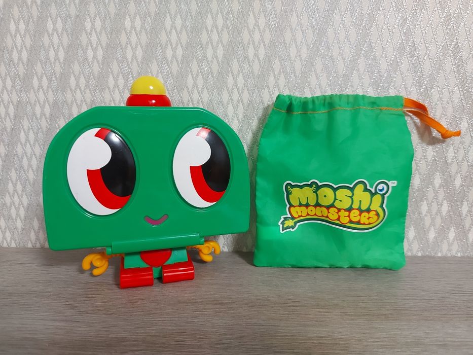 Кейс з фігурами Моши  монстерс...  привезені   з Англії