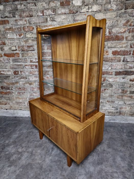 Serwantka proj. Hałasa po całkowitej renowacji