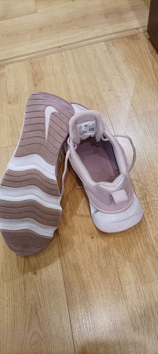 Оригінальні кросівки NIKE Ryz 365.