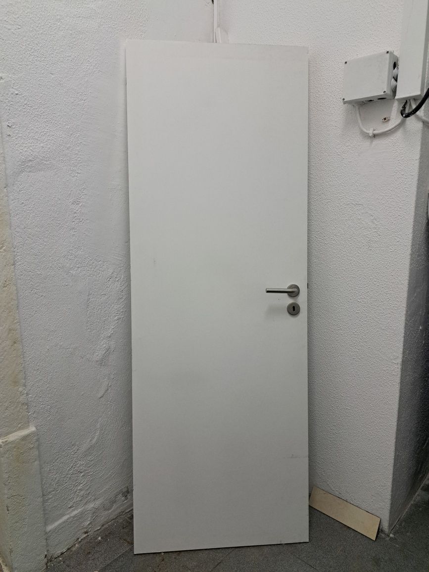 Porta interior com fechadura
