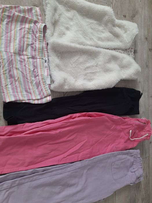 Zestaw ubrań dla dziewczynki 134