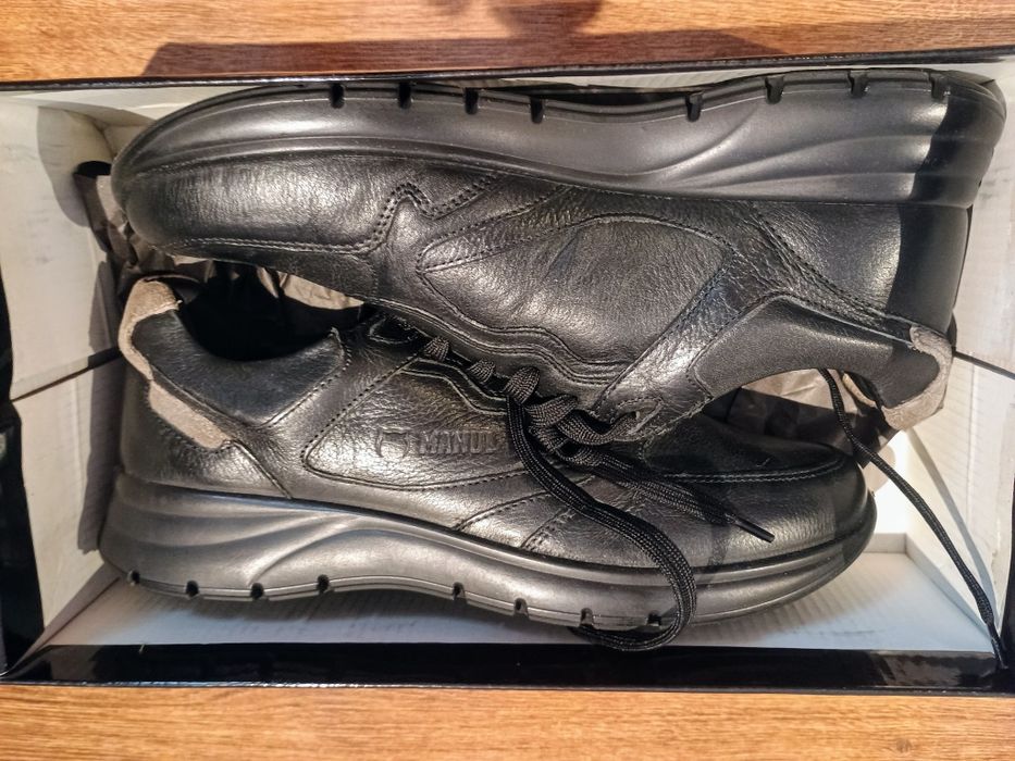 Кросівки з натуральної шкіри Manul 42 р. нові.
