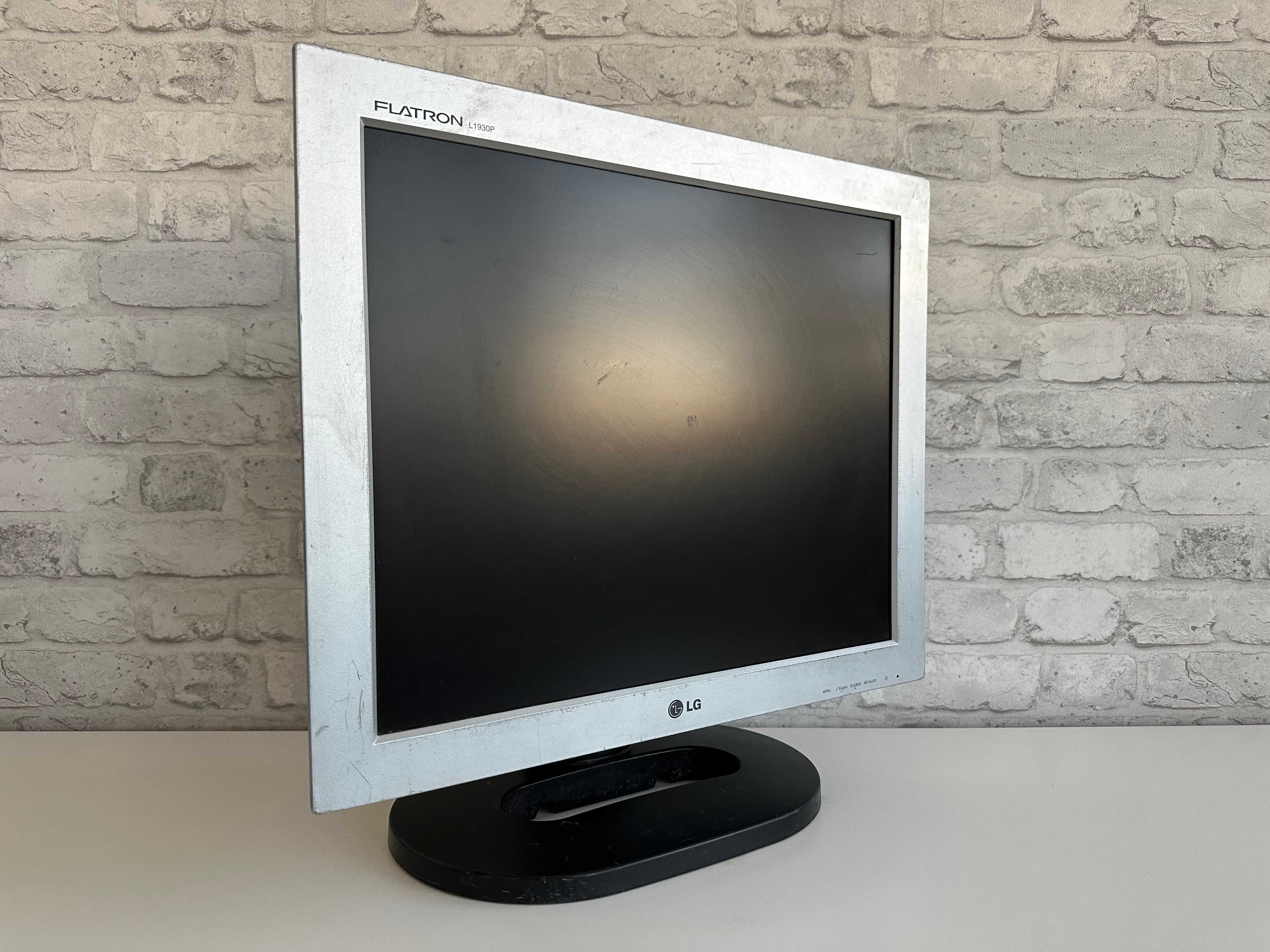 Монітор LG FLATRON L1930P матовий 19"