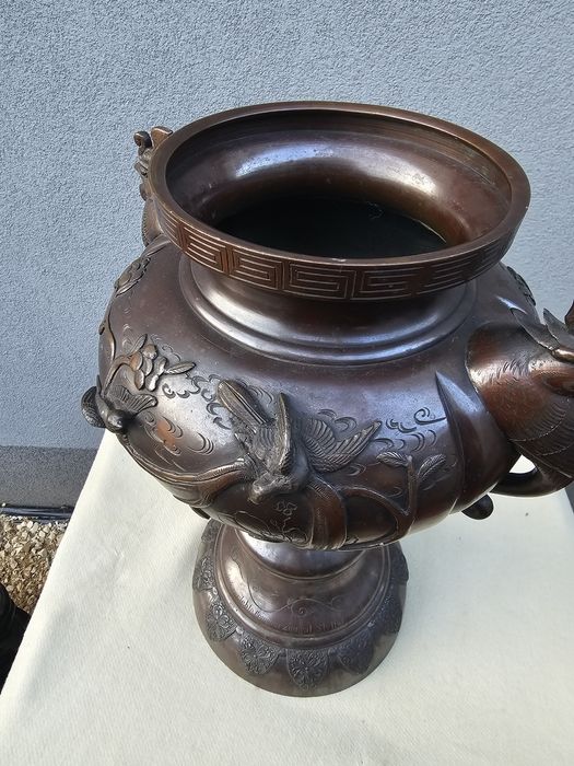 Japońska waza z brązu z okresu Meiji