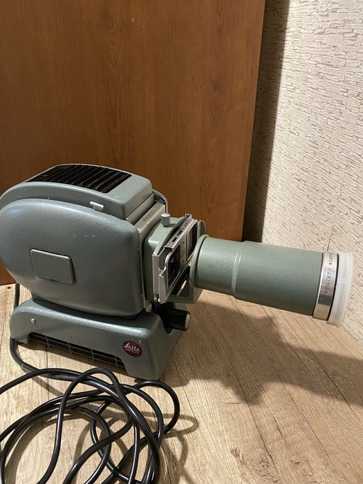 Вінтажний діапроєктор Leitz Prado 500 Німеччина