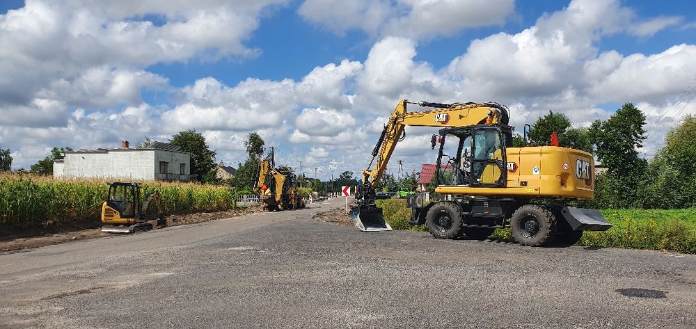Usługi koparko ładowarką minikoparką  koparką kołową kopanie stawów